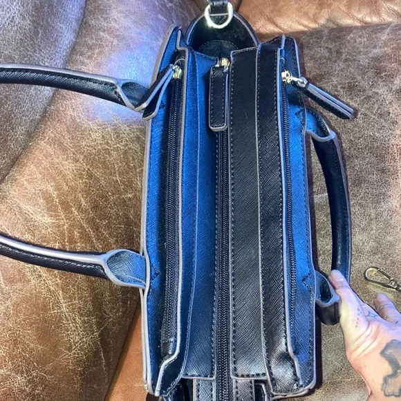 Liz Claiborne black 3 ZIPPER SATCHEL. With crossbody strap NWT - Picture 4 of 9